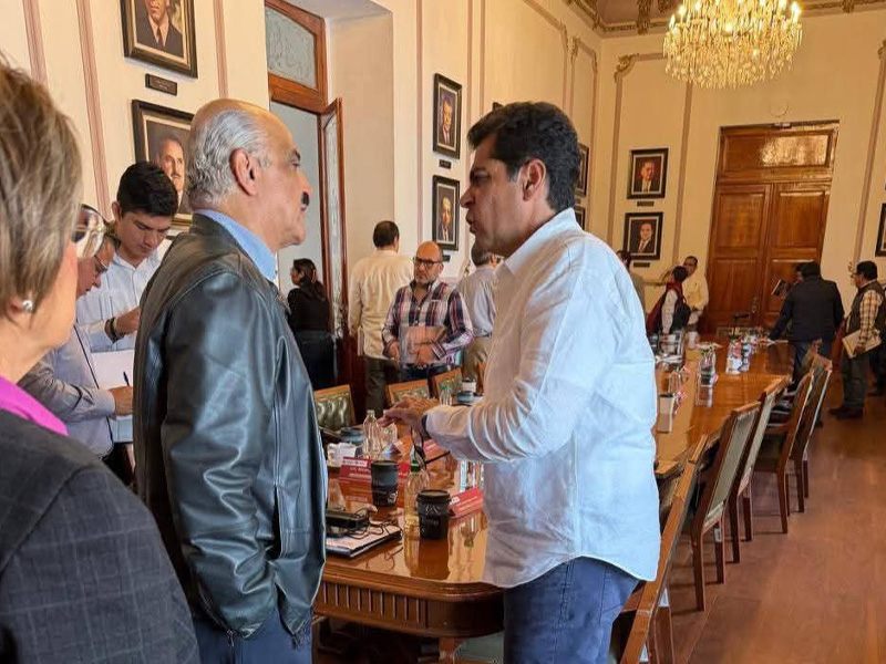 Se reúne Alcalde de Ixhuatlán con Ricardo Ahued